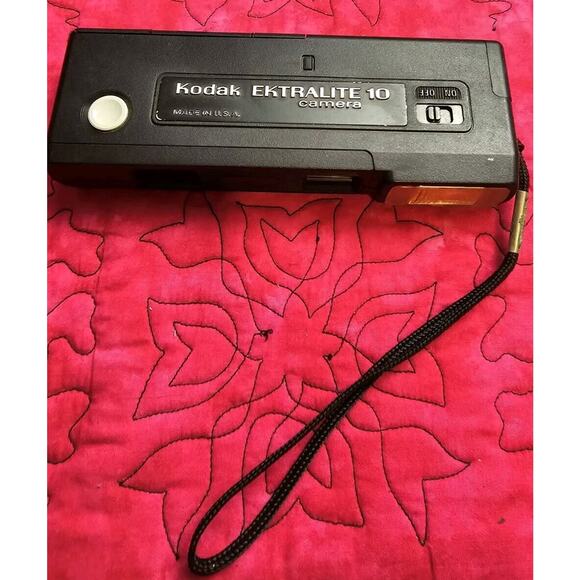 Vintage Kodak Ektralite 10 Camera 110 Film Point Shoot - Picture 1 of 5